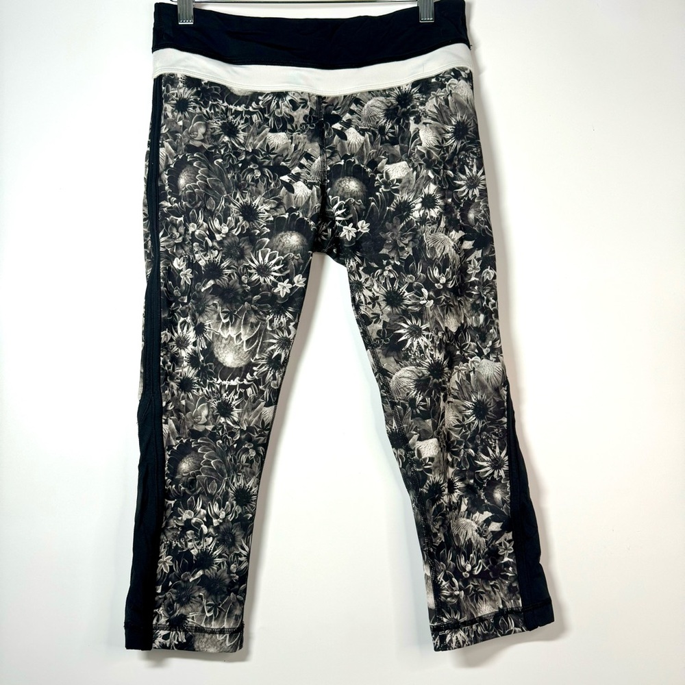 Lululemon Women’s Floral Print‎ Crop Leggings Size 6